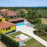Gorgeous In * Galižana