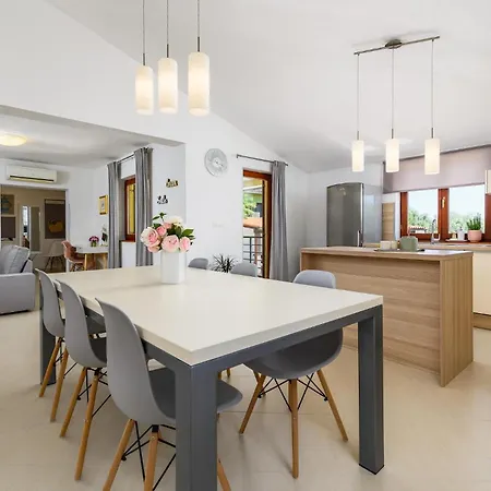 Amazing In Feriehus Galižana