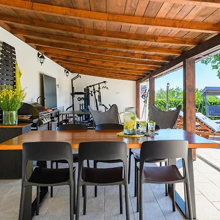 Cozy In With Outdoor Swimming Pool Galizana