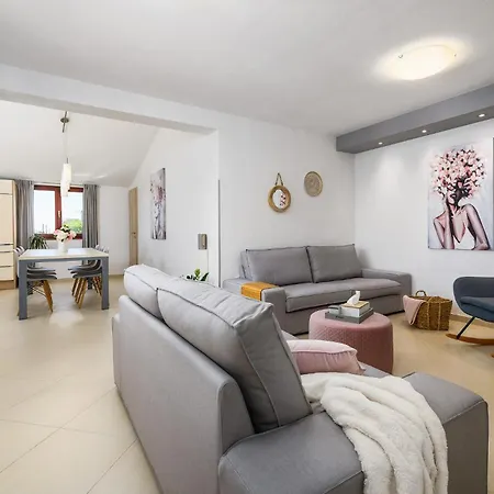 Holiday home Cozy In With Outdoor Swimming Pool Galizana