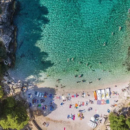 Σπίτι διακοπών Cozy In With Outdoor Swimming Pool *