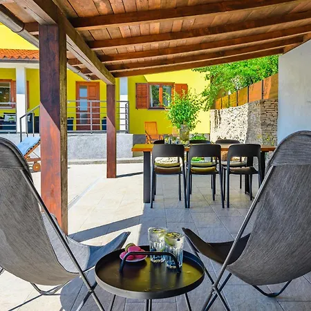 Cozy In With Outdoor Swimming Pool * Galizana